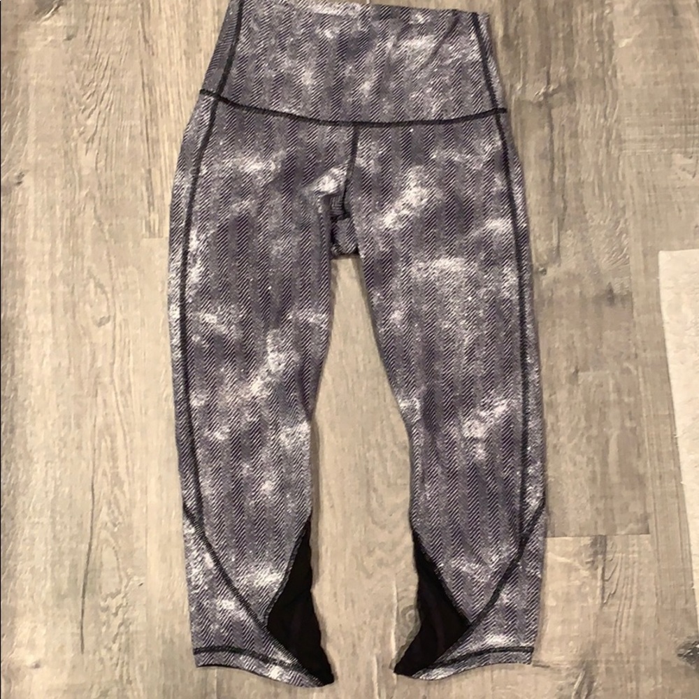 EUC Lululemon Crop Leggings size 6